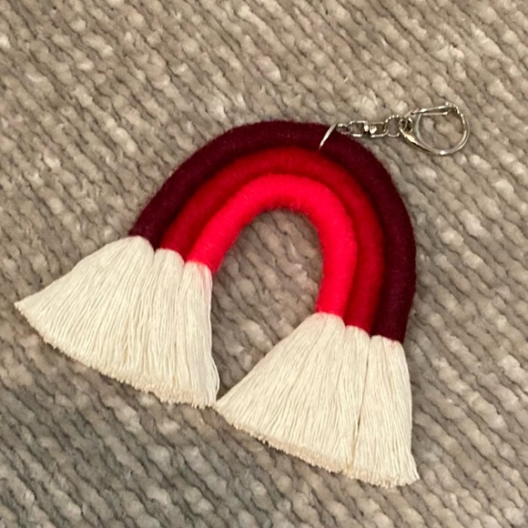 🔸NWT🔸 Red Ombré Macrame Rainbow Keychain / Purse Charm/ Tassel - Picture 4 of 10